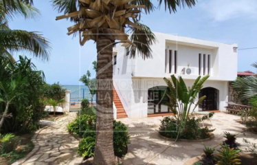 MBOUR : Villa à vendre en 1ere ligne mer