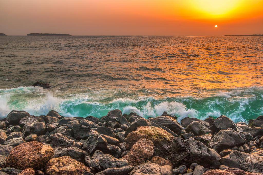 Coucher de soleil face à la mer de Saly au Sénégal