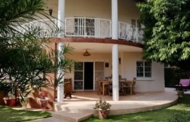 SALY : Villa restaurée à vendre en résidence bord de plage
