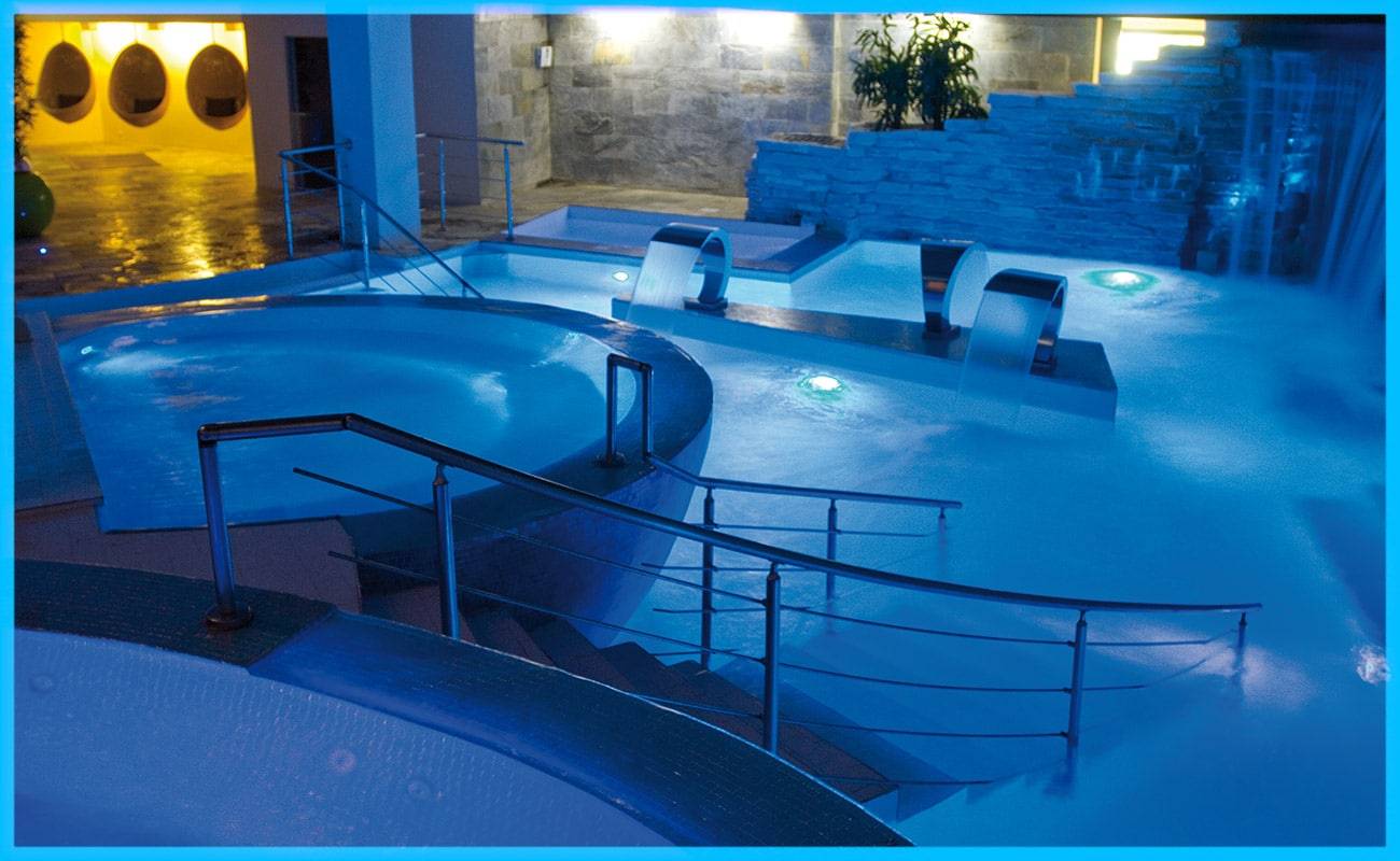 Espace détente avec piscine à l'Hôtel Rhino Resort & Spa, Saly, Sénégal