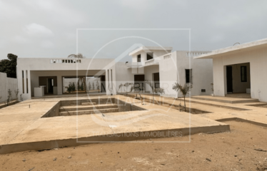 NGUERIGNE : A vendre villa contemporaine d’architecte à terminer