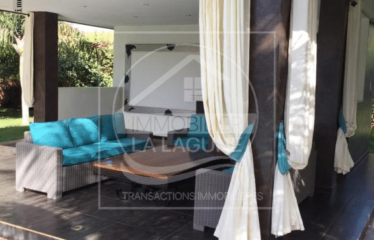 NGAPAROU : Villa haut standing à vendre sur 1550m2 de terrain 4 chambres