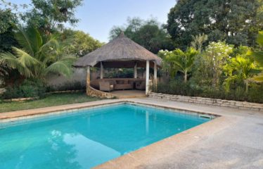NGUERIGNE : Villa 4 chambres à vendre en R+1 avec piscine