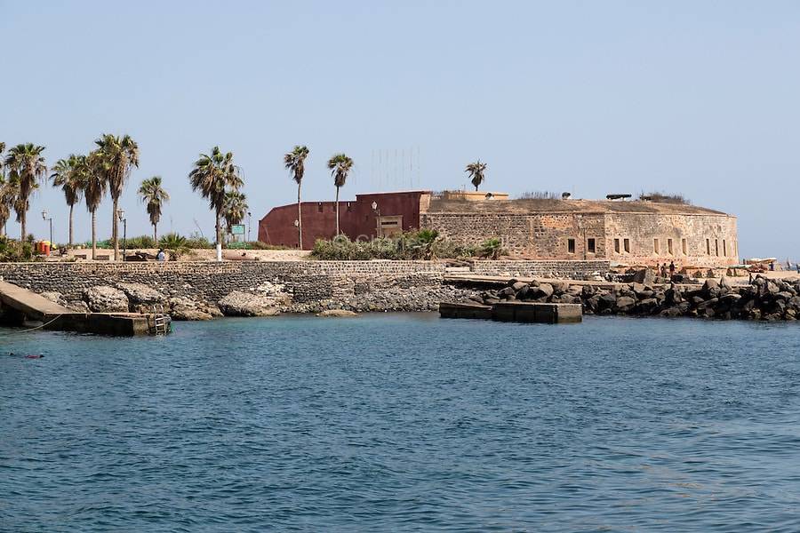 Île de Gorée au Sénégal : Photo du Fort d'Estrées à proximité de l'embarcadère