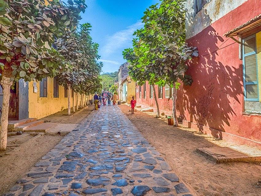 Île de gorée au Sénégal et ses rues colorées