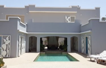 NGAPAROU : Villa à vendre 4 chambres proche bord de mer