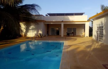 NGUERIGNE : Villa 3 chambres dont un studio avec piscine à vendre