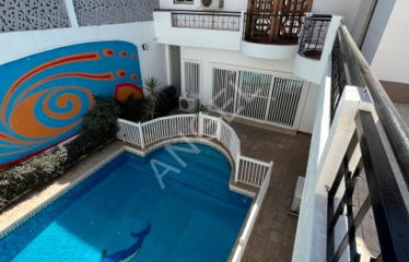 DAKAR POINT E : Belle villa avec piscine à louer