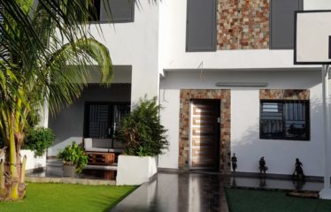 NGAPAROU : Villa contemporaine 6 chambres R+2 à vendre