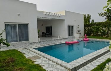 NGUERIGNE : Villa 5 chambres plain-pied avec piscine à louer