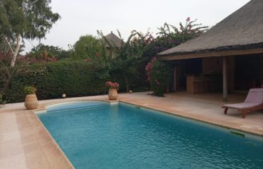 NIANING : Belle villa de 4 chambres avec piscine à vendre