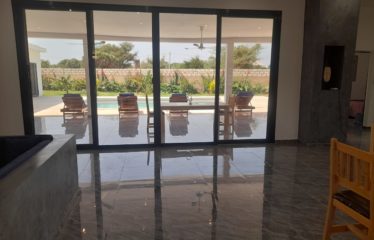 NGUÉRIGNE : Villa 4 chambres avec piscine sur un terrain de 1 672 m2 à vendre