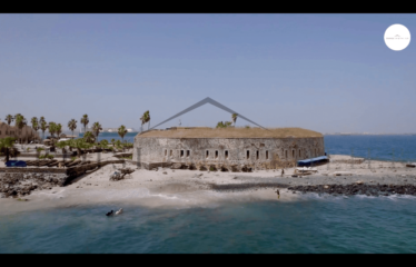 DAKAR – ÎLE DE GORÉE : Ravissante maison traditionnelle de 125M² en angle à vendre