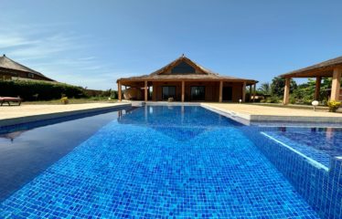 NIANING : Splendide villa 3 chambres sur 1900M² de terrain avec piscine à vendre
