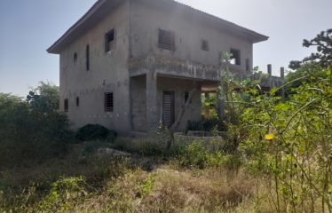 NGUEKHOKH : Villa en cours de construction à terminer à vendre
