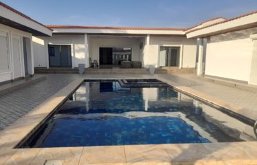 NGUERIGNE : Villa contemporaine plain pied avec piscine à vendre