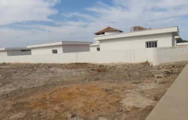 NDANGANE : Ensemble de 5 villas et une salle polyvalente à aménager proche lagune à vendre