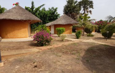 SALY : Lot de 5 bungalows et une case privative sur un terrain de 1 904 m2 à vendre