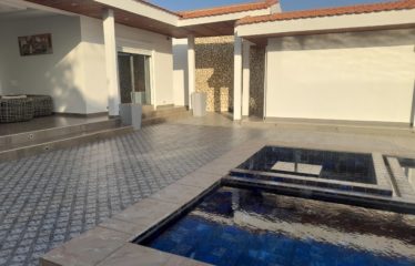 NGUERIGNE : Villa contemporaine plain pied avec piscine à vendre