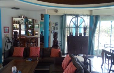 NGAPAROU : Villa traditionnelle atypique 4 chambres avec vue sur mer à vendre