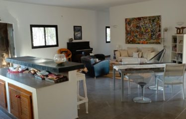 NGUEKHOKH : Villa 4 chambres avec piscine sur terrain de 3 100 m2 à vendre