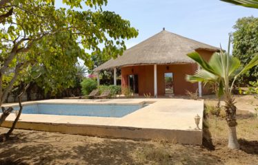 BANDIA : Case 3 chambres avec piscine à vendre