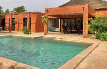 SINTHIANE : Villa 4 chambres avec piscine en résidence à vendre.