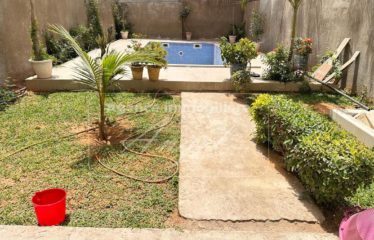 DAKAR ALMADIES : Duplex à louer avec jardin et piscine