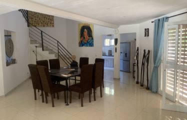 NGAPAROU : Très belle villa de 4 chambres sur un terrain de 1000 m2 à vendre