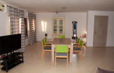 NGAPAROU : Appartement F4 meublé à vendre
